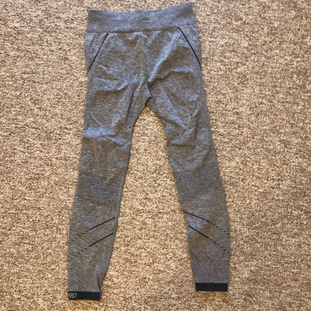 NikePro compression legging - Picture 2 of 4